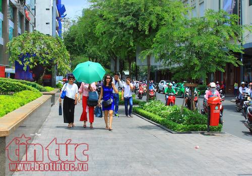 Sải bước trên những vỉa hè đẹp nhất Sài Gòn ảnh 4
